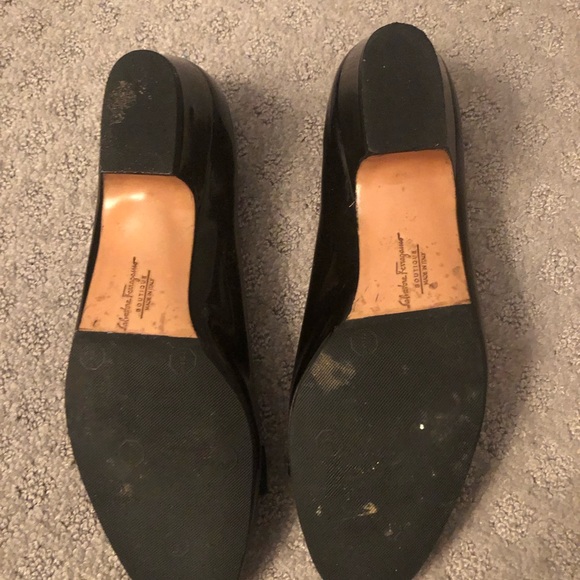 SALVATORE FERRAGAMO Patent Leather VARA III Bows - Picture 5 of 5